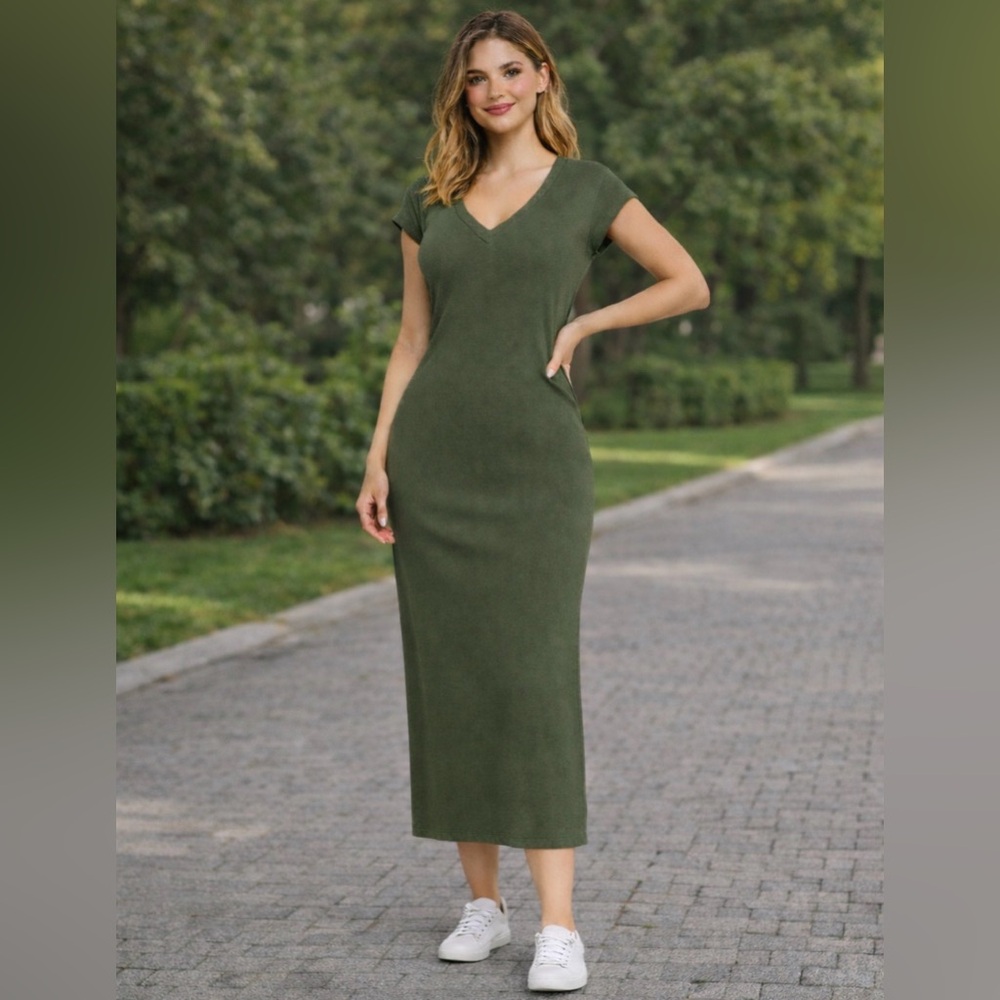 Banana Republic Olive Green V-Neck Midi T-Shirt Dress
Size M (NWOT)
